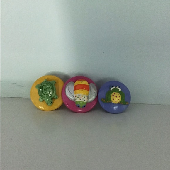 Drawer pulls/knobs - Picture 2 of 3